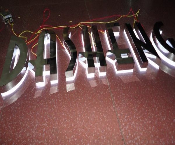 背打光發(fā)光字